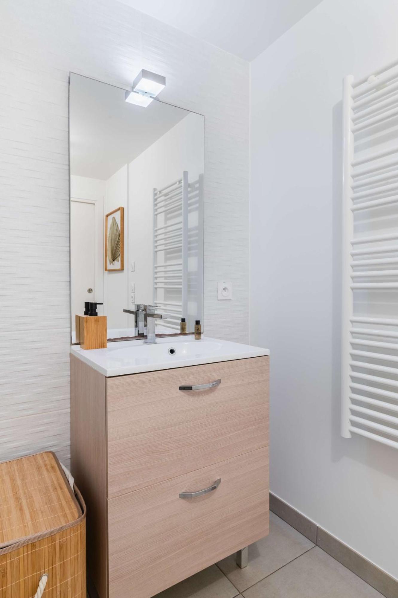 Appartement Lumineux Avec Terrasse Courbevoie - 4P - Flat-Guest Exteriör bild