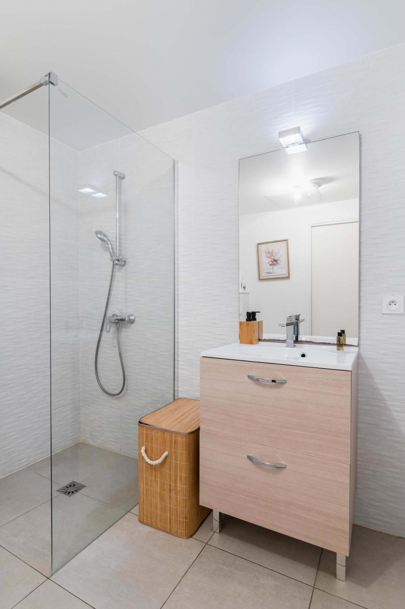 Appartement Lumineux Avec Terrasse Courbevoie - 4P - Flat-Guest Exteriör bild